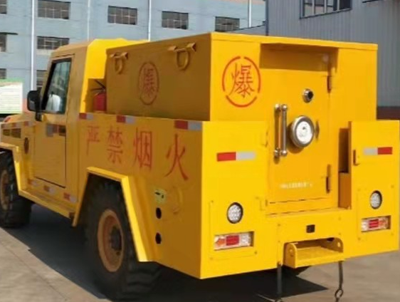开阳凯龙爆破器材运输车：保障爆破任务的安全运行